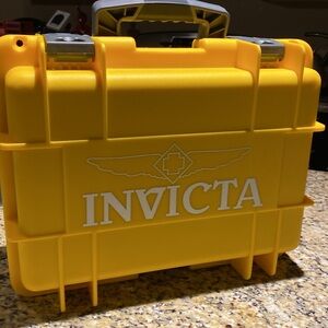 Invicta 8 Slot Impact Resistant Dive CaseNO BUNDLES DUE TO SHIPPING